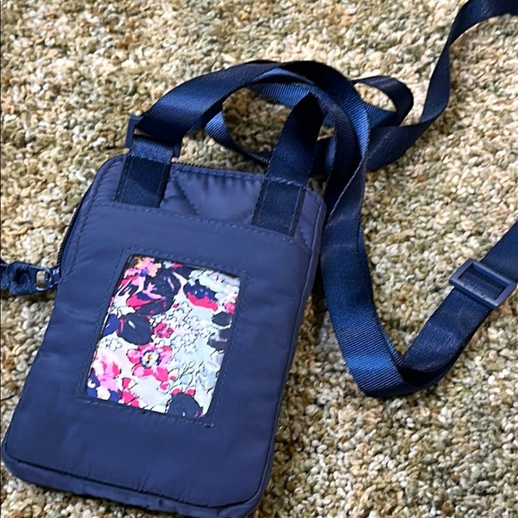 Vera Bradley Scroll Navy Ultralight RFID Petite Cellphone Crossbody NWOT - Picture 5 of 10